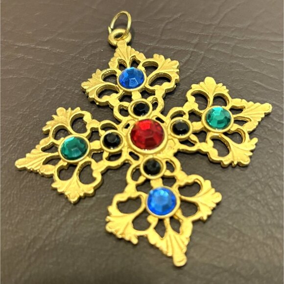 Vintage 80’s Large Gold Tone Maltese Cross Crystal Rhinestone Pendant - Picture 3 of 7